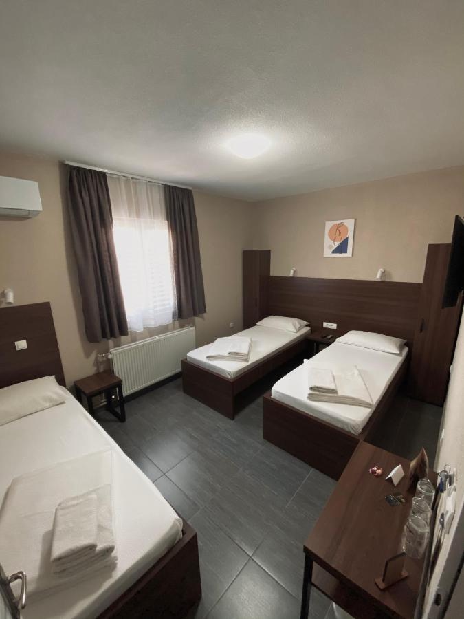Hotel Djerdan 克拉列沃 外观 照片