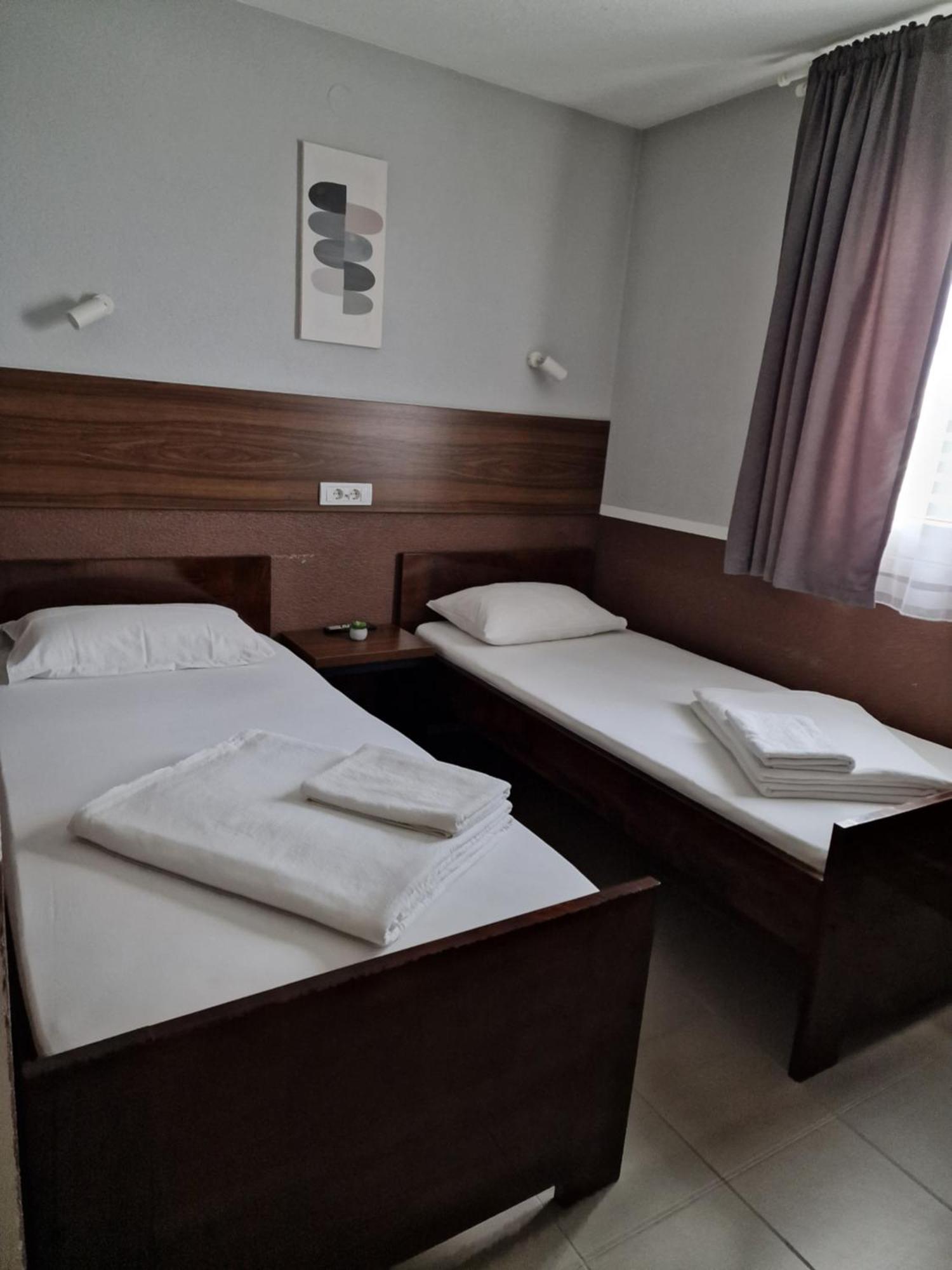 Hotel Djerdan 克拉列沃 外观 照片