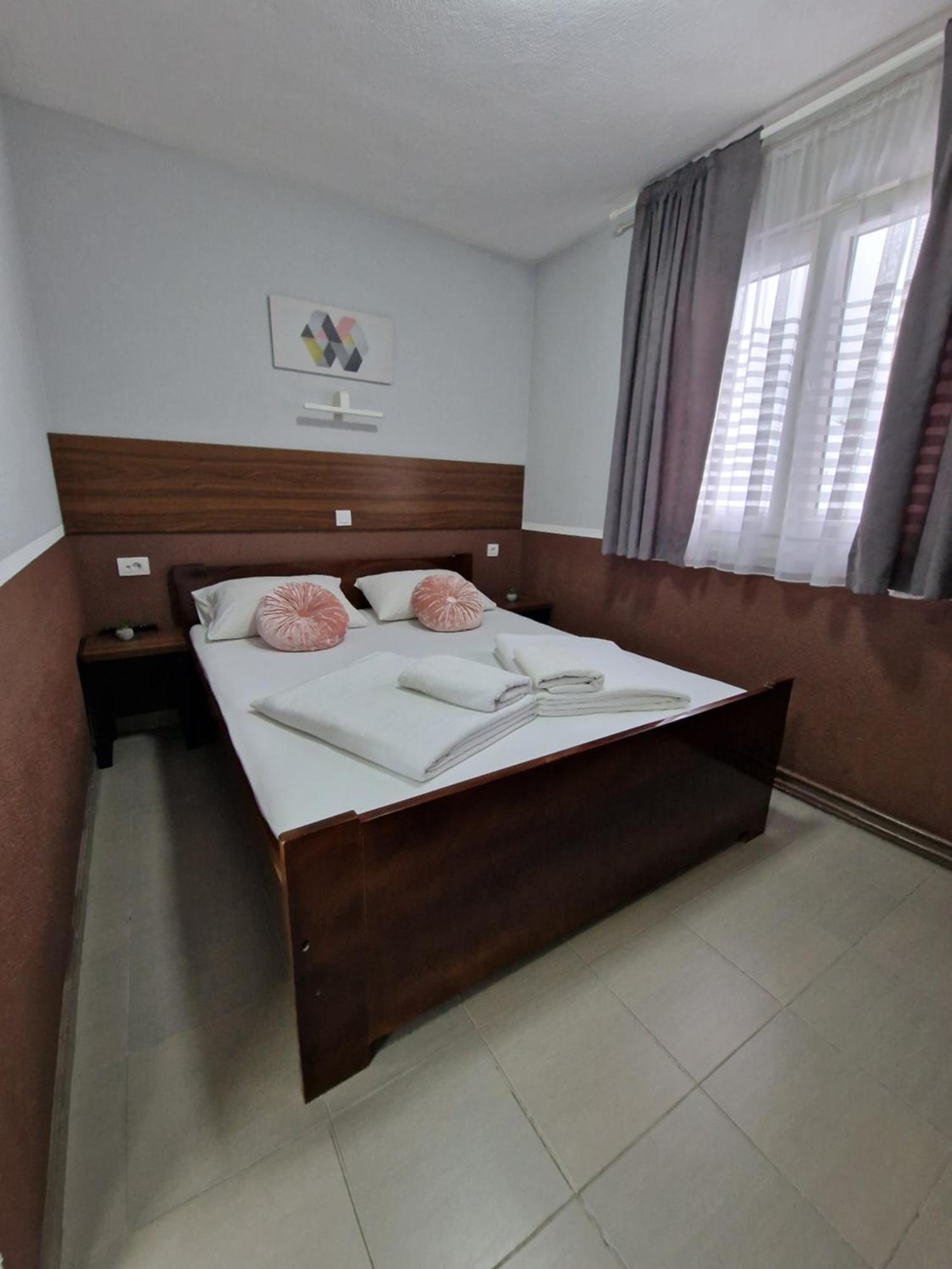 Hotel Djerdan 克拉列沃 外观 照片