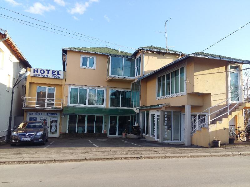 Hotel Djerdan 克拉列沃 外观 照片